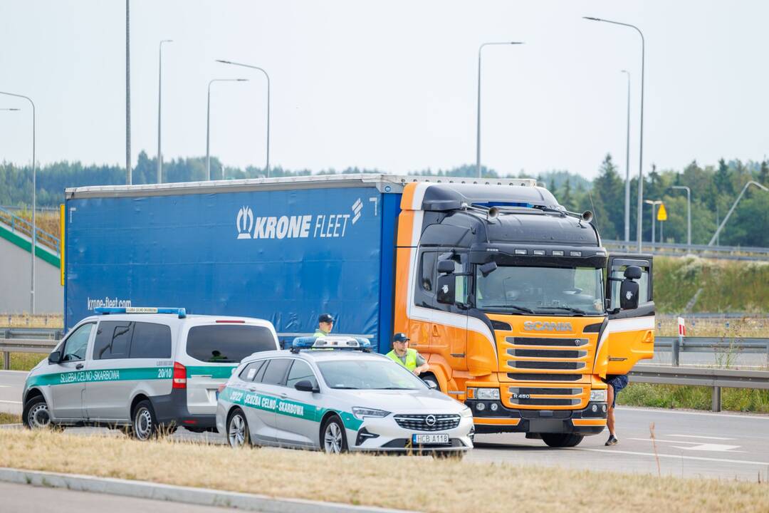 Automobilių patikra prie Lenkijos sienos