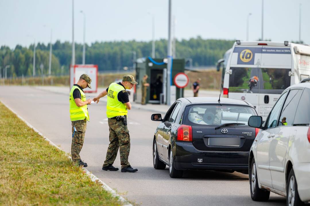 Automobilių patikra prie Lenkijos sienos
