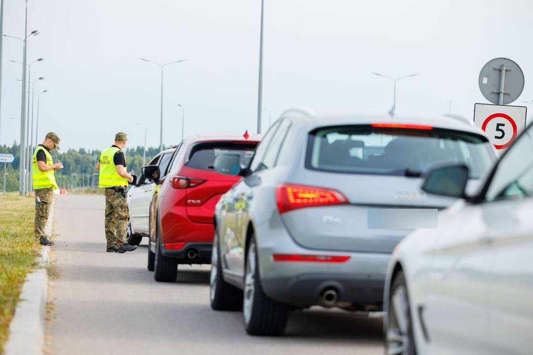 Automobilių patikra prie Lenkijos sienos
