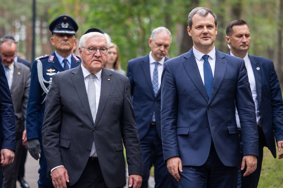 Paluckas su Vokietijos prezidentu pagerbė Holokausto aukas Panerių memoriale