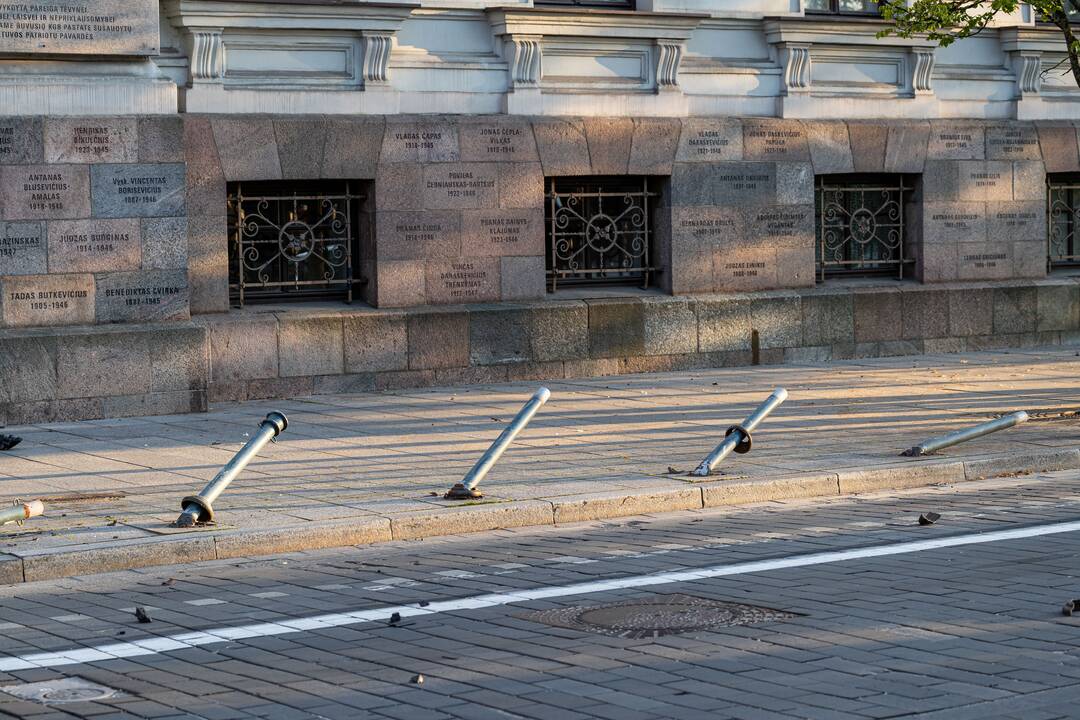 Gedimino prospekte į avariją pateko policijos automobilis