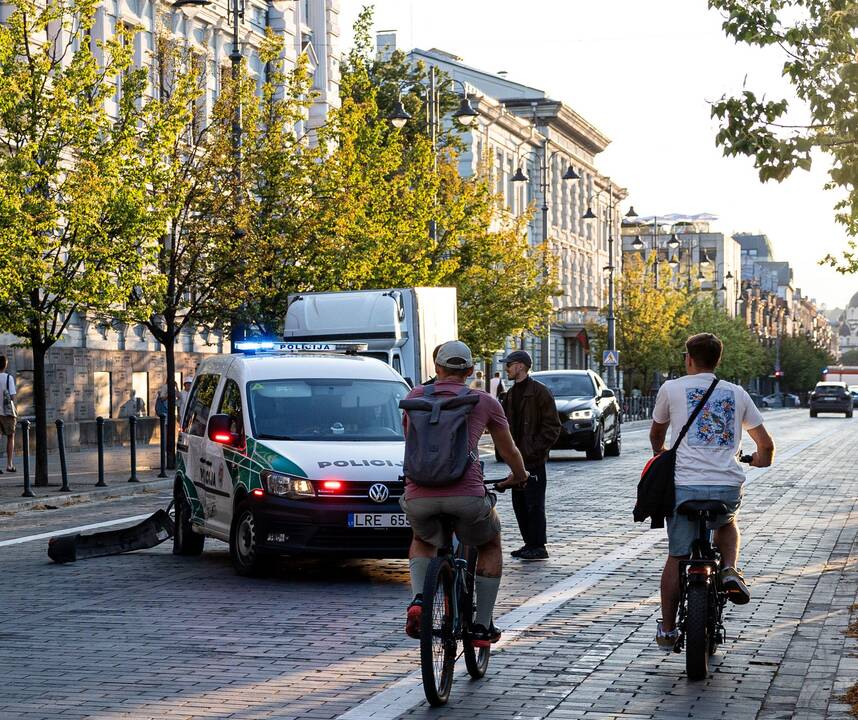 Gedimino prospekte į avariją pateko policijos automobilis
