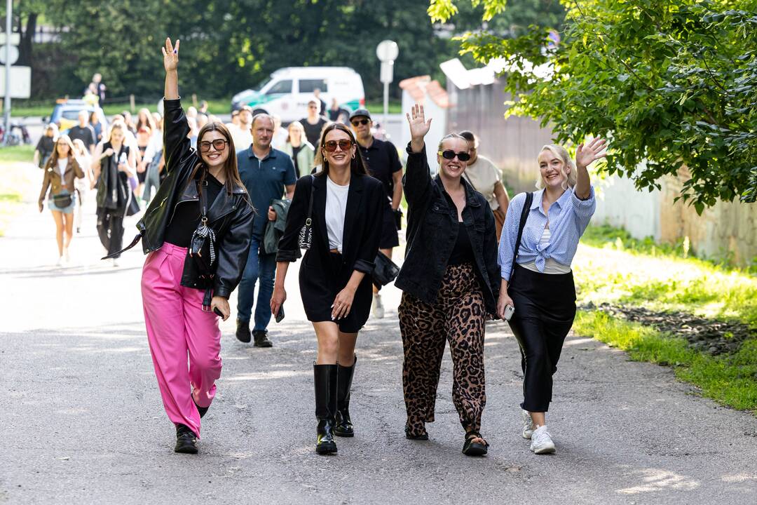 Gerbėjai renkasi į Jessicos Shy koncertą Kalnų parke