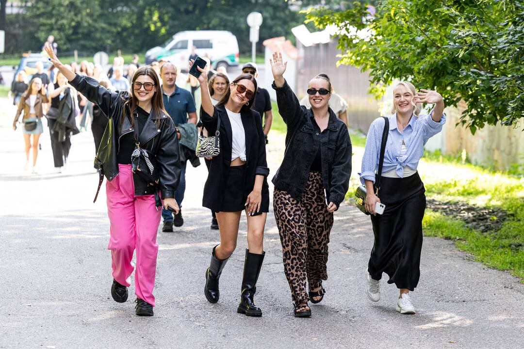 Gerbėjai renkasi į Jessicos Shy koncertą Kalnų parke