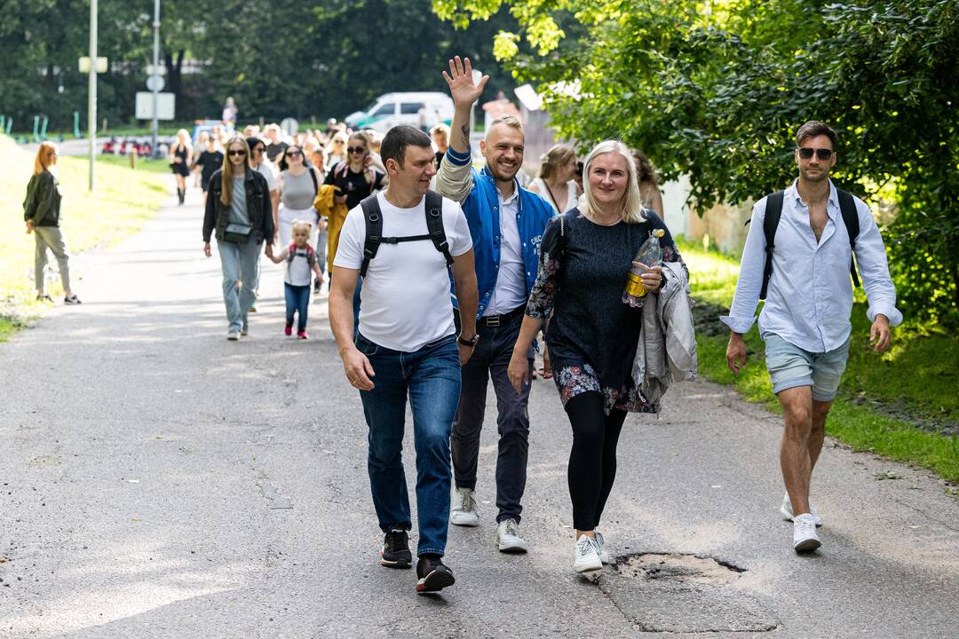 Gerbėjai renkasi į Jessicos Shy koncertą Kalnų parke