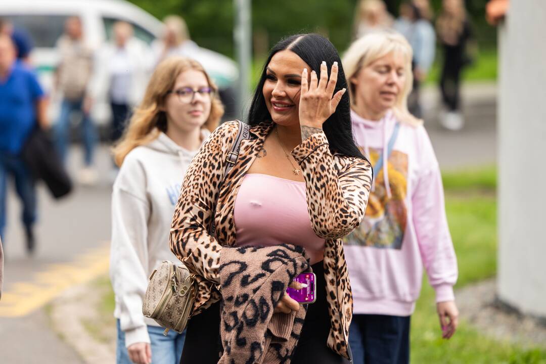 Gerbėjai renkasi į antrąjį Jessicos Shy koncertą Kalnų parke