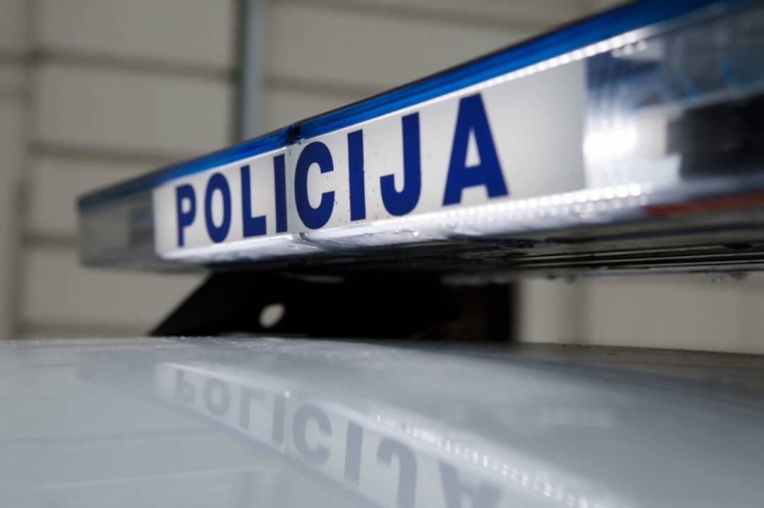 Girta vairuotoja Klaipėdoje apdaužė stovinčius automobilius