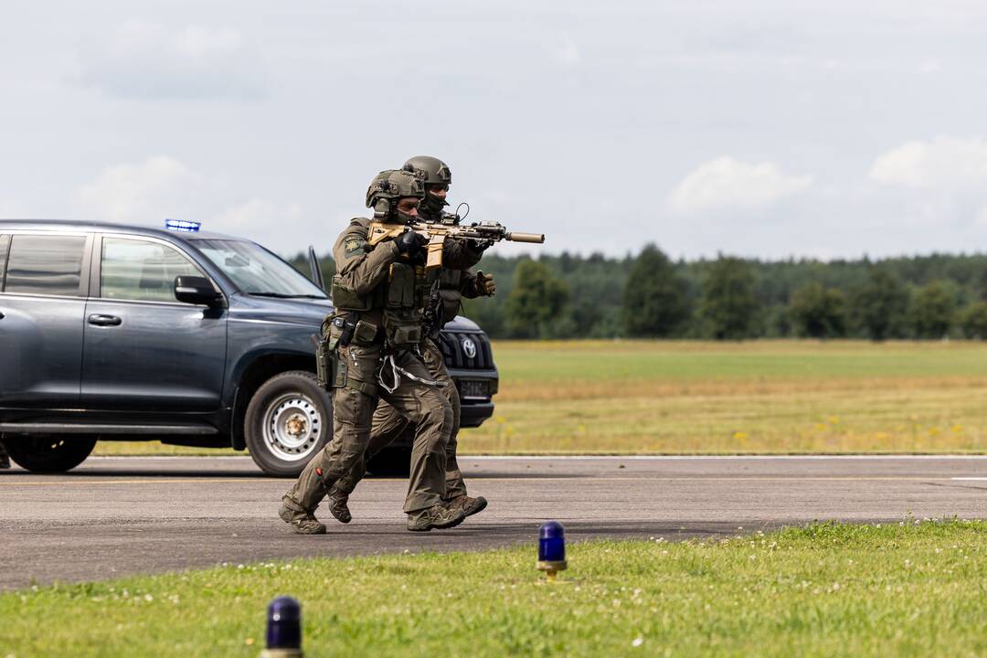 Naujų VSAT sraigtasparnių pristatymas