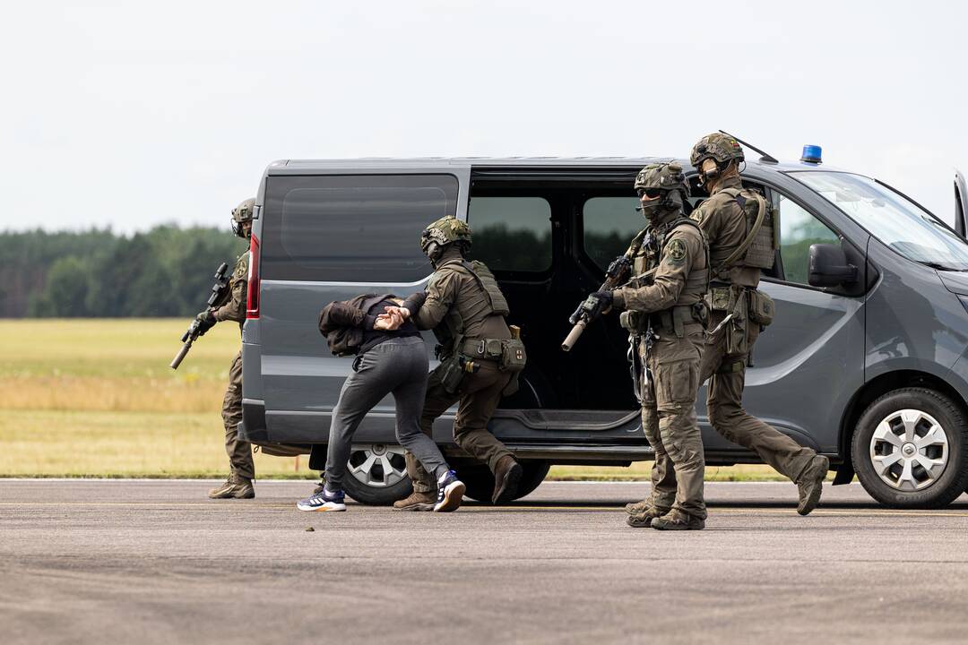 Naujų VSAT sraigtasparnių pristatymas