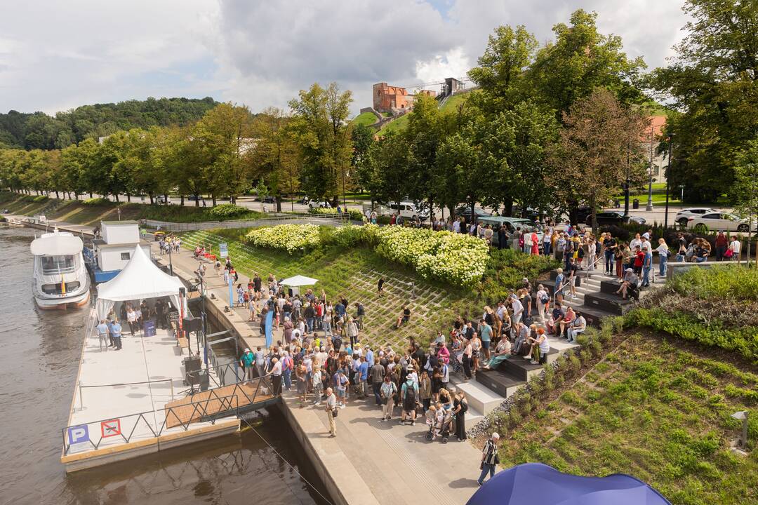 Neryje pradeda plaukioti pirmasis reguliariai kursuojantis keleivinis laivas „Rytas“