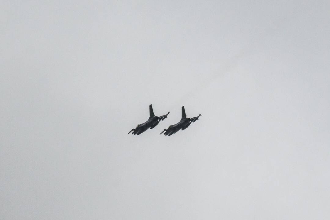 NATO naikintuvai keturiskart kilo atpažinti ir lydėti Rusijos orlaivių