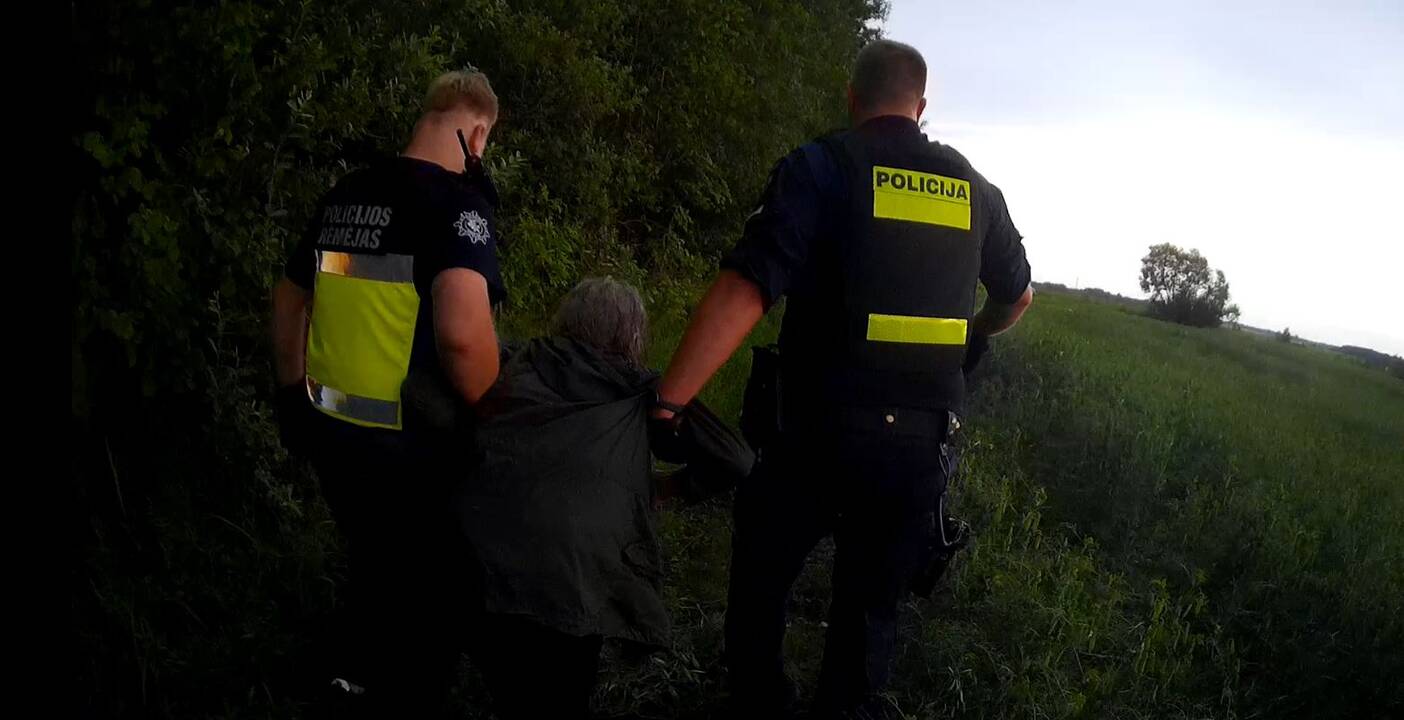 Miške – senolės gelbėjimo operacija: teko pasitelkti sirenas ir tarnybinius šunis