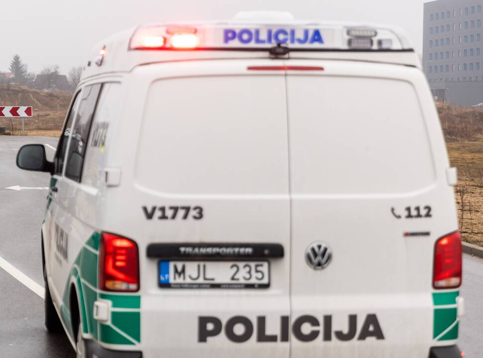 Motoroleriui susidūrus su automobiliu, per avariją nukentėjo du paaugliai