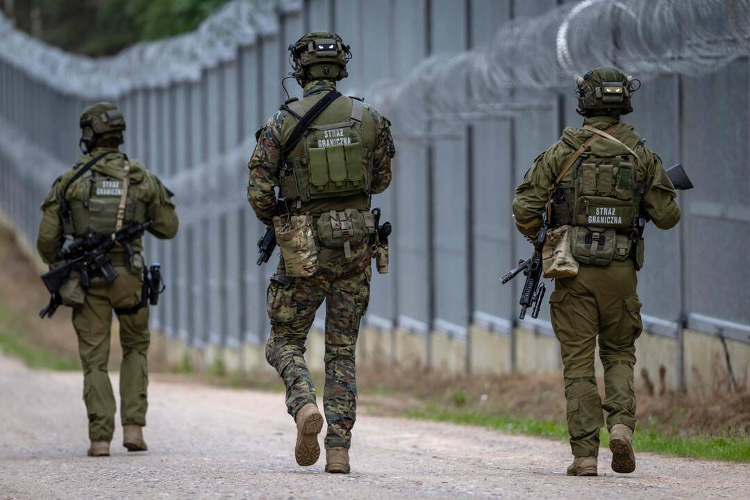 Lenkijos pasienyje su Baltarusija stabdant nelegalius migrantus, vienas jų buvo pašautas