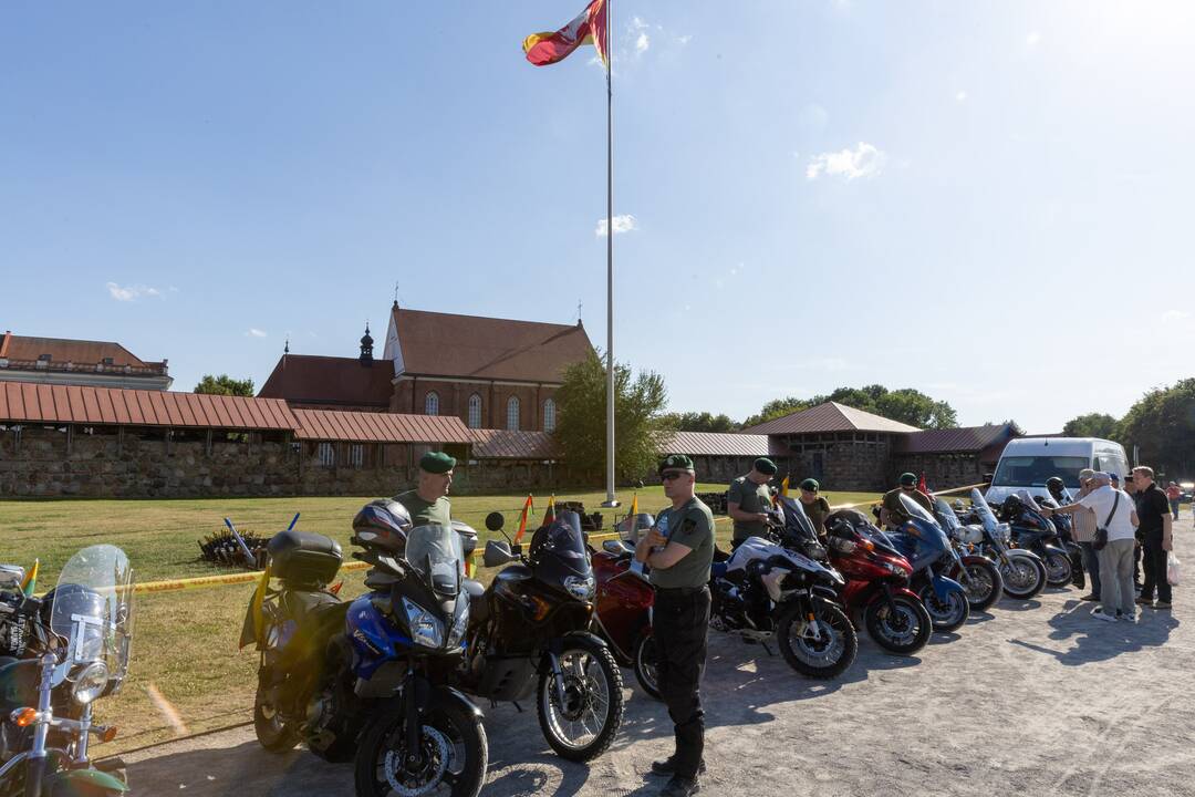 Motošaulių sutikimas prie Kauno pilies