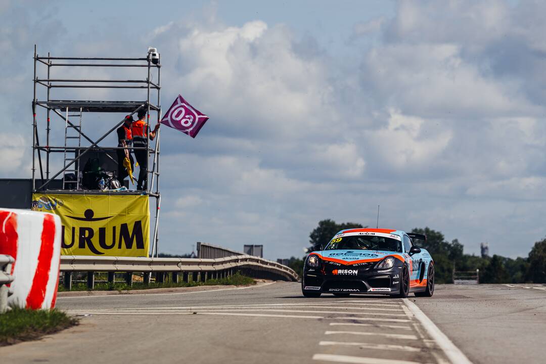 Aurum 1006 km powered by Hankook lenktynių treniruotės