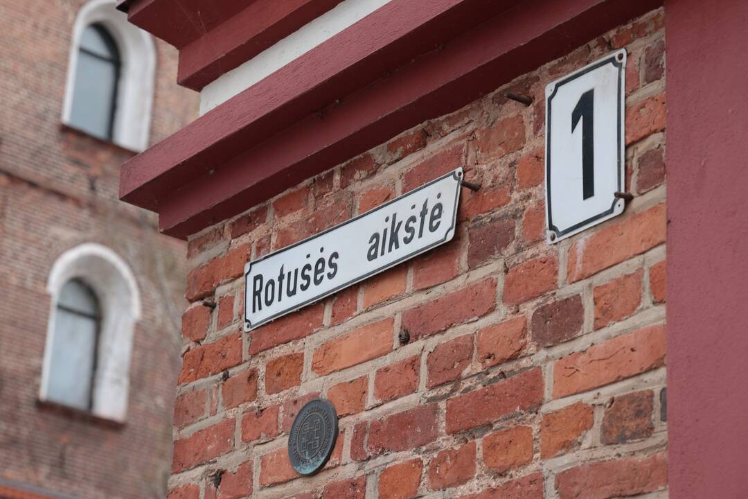 Rotušės aikštėje, bute, rasta negyva moteris