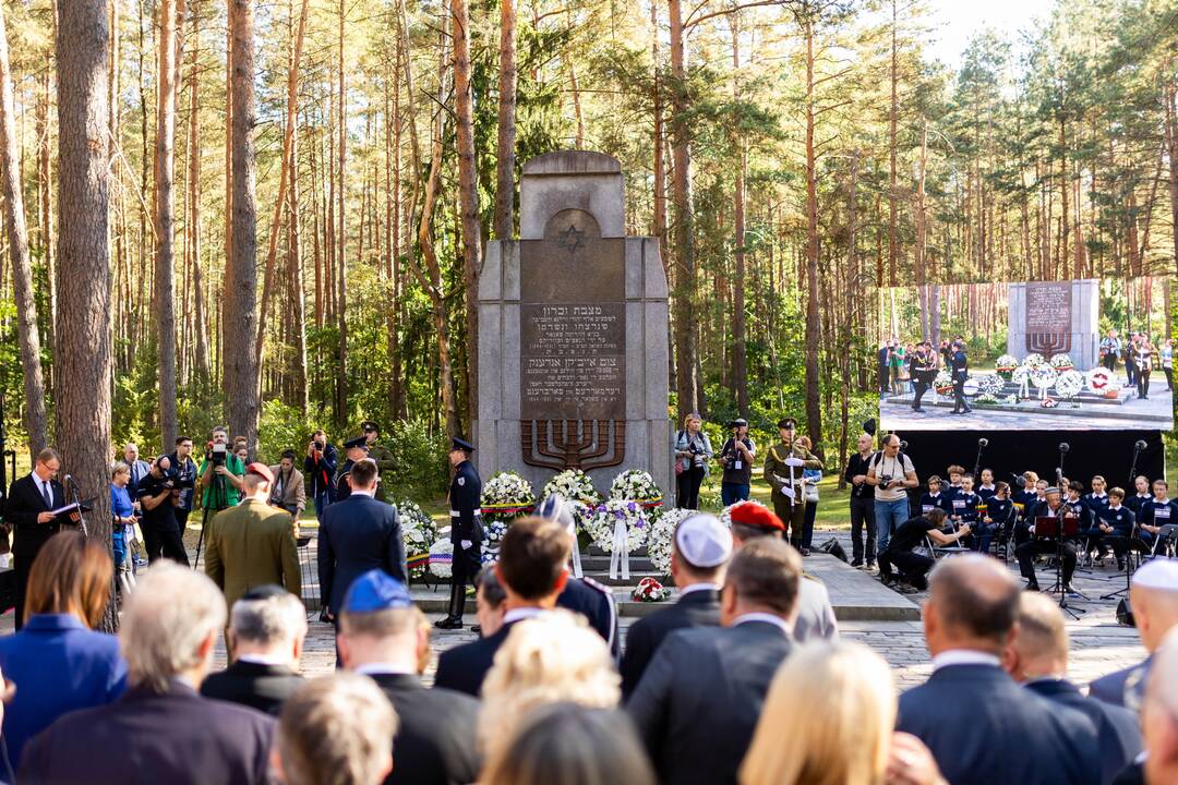 Po incidento Panerių memoriale policijos pareigūnai tikslina aplinkybes