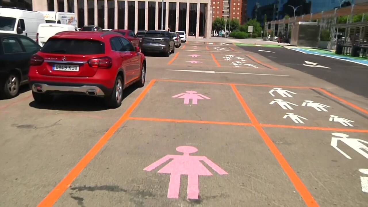 Netikėta: sukūrė parkavimo zoną tik moterims