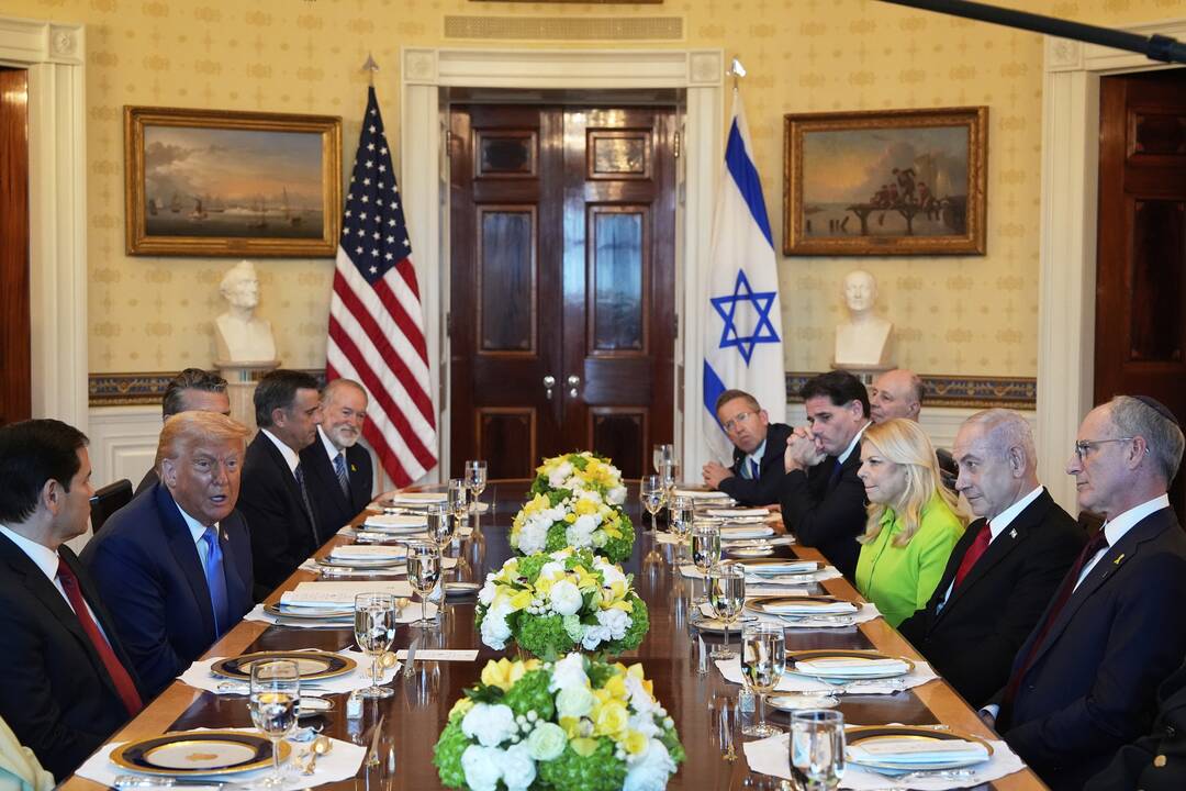 Netanyahu Nobelio taikos premijai pasiūlė JAV prezidentą Trumpą