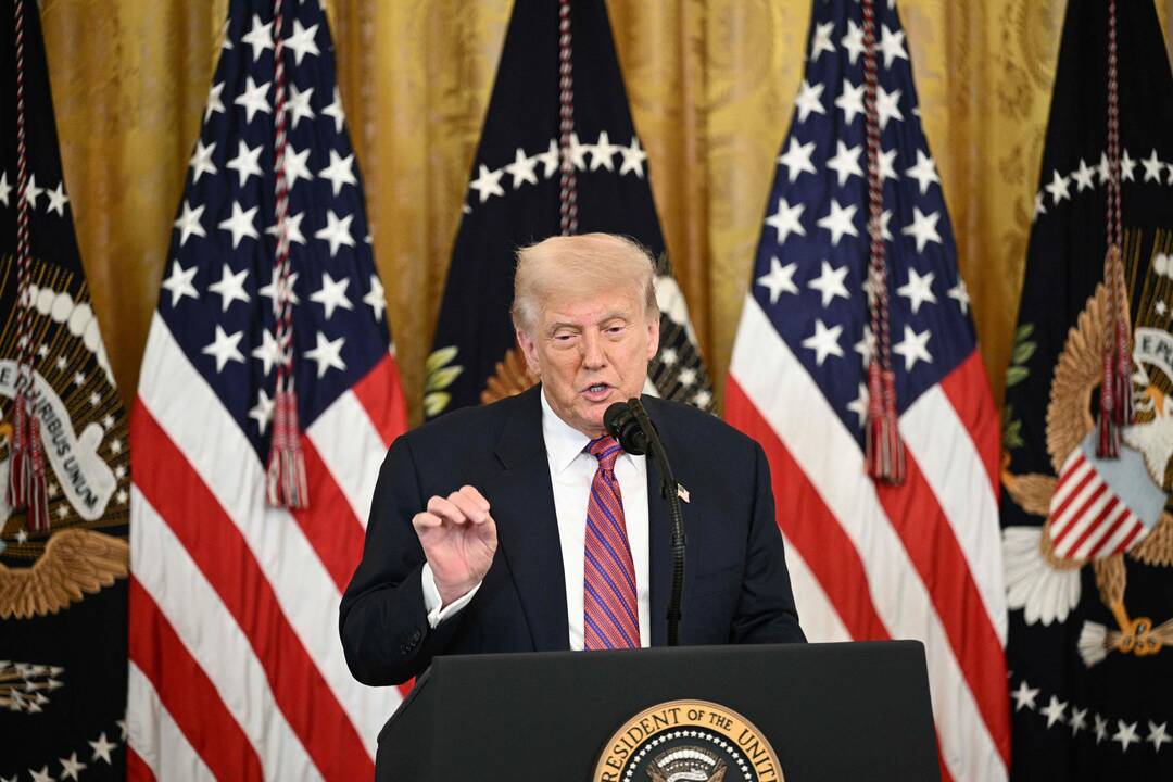 Trumpas džiaugiasi netikėtu Colberto laidos CBS kanale uždarymu
