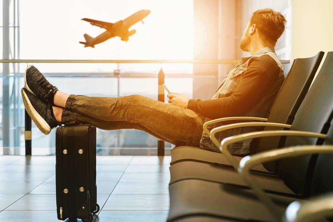 Geros žinios skrendantiems: keičiasi taisyklės, kiek skysčio galima įsinešti į lėktuvą