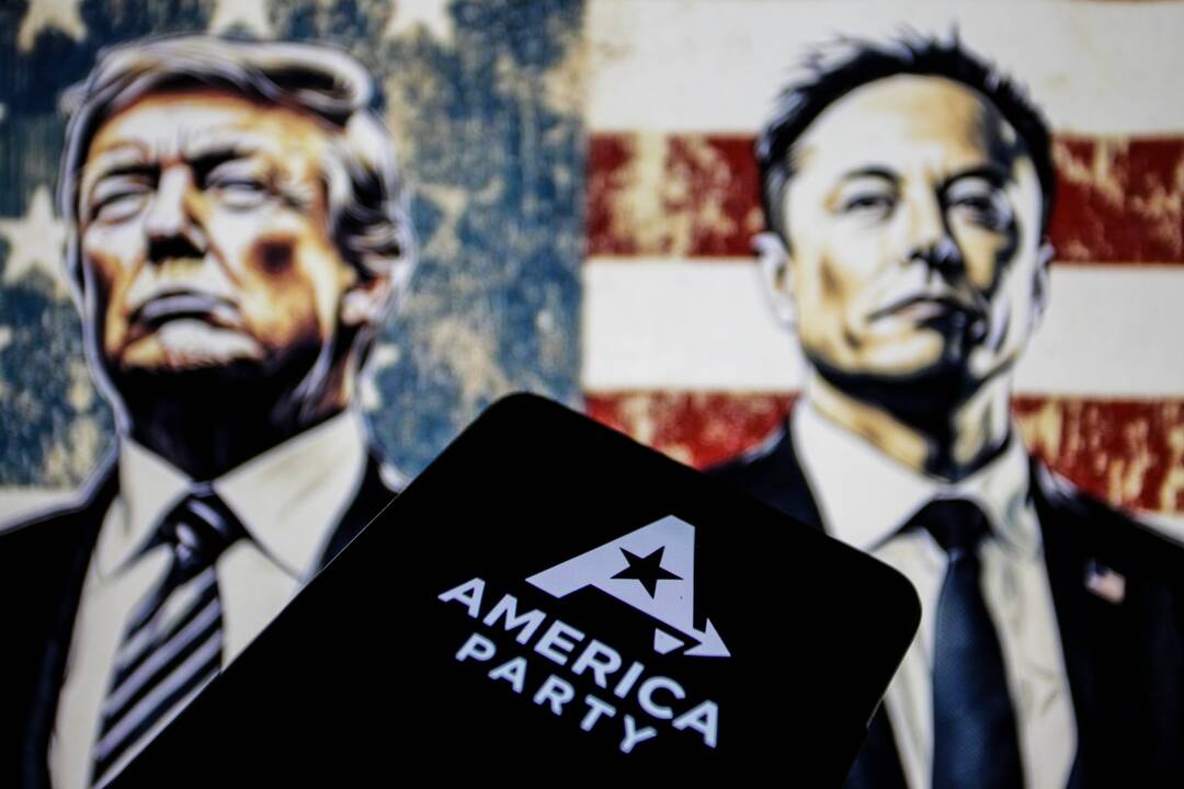 Trumpas išjuokė Muską už naujos politinės partijos kūrimą