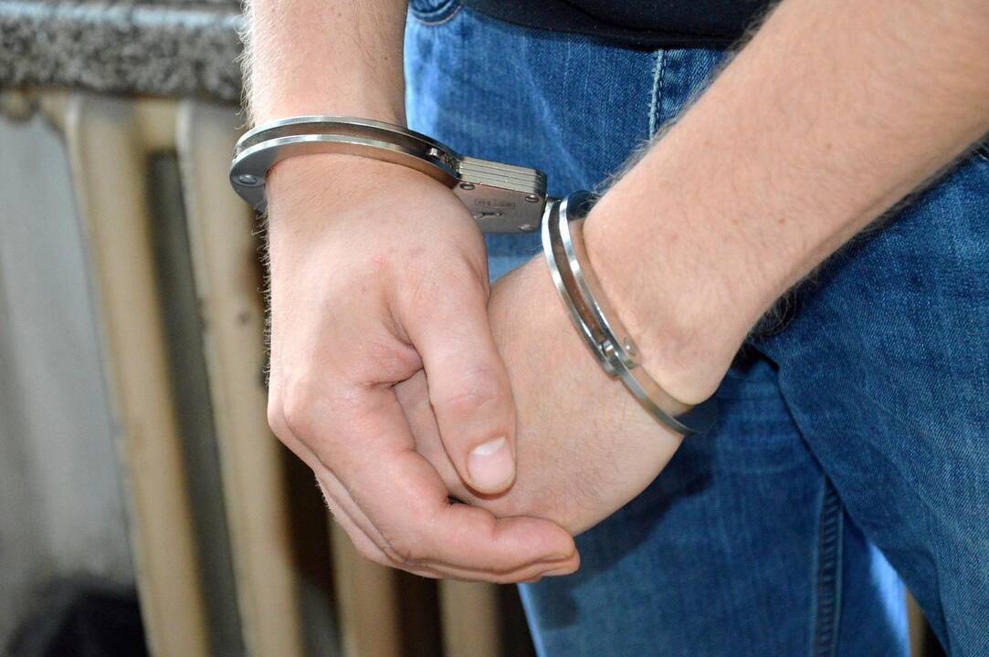 Kauno bare šlaistėsi girtas vyras – grasino žaisliniu pistoletu