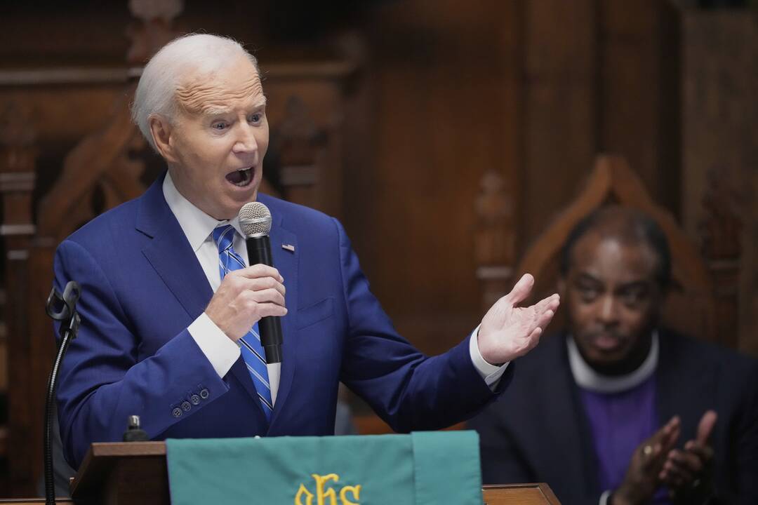 Bidenas teigia sulaukiantis Europos lyderių skambučių