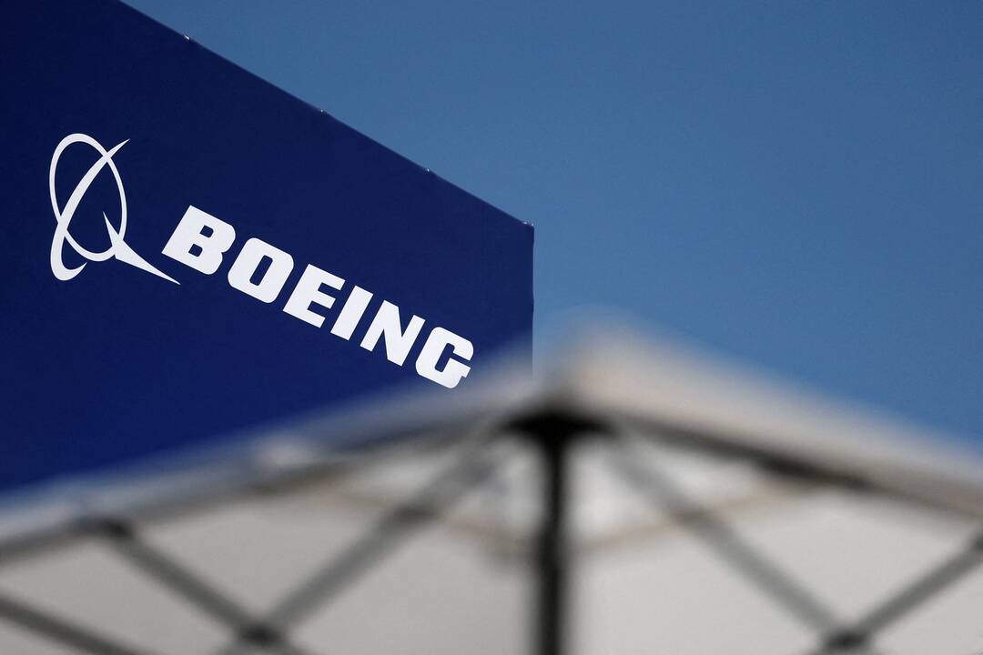 „Boeing“ darbuotojai grasina streikuoti naikintuvų gamyklose