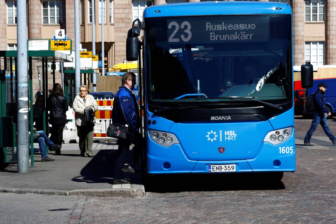Neblaivus suomis pavogė autobusą, spėjo pavėžėti ir keleivių