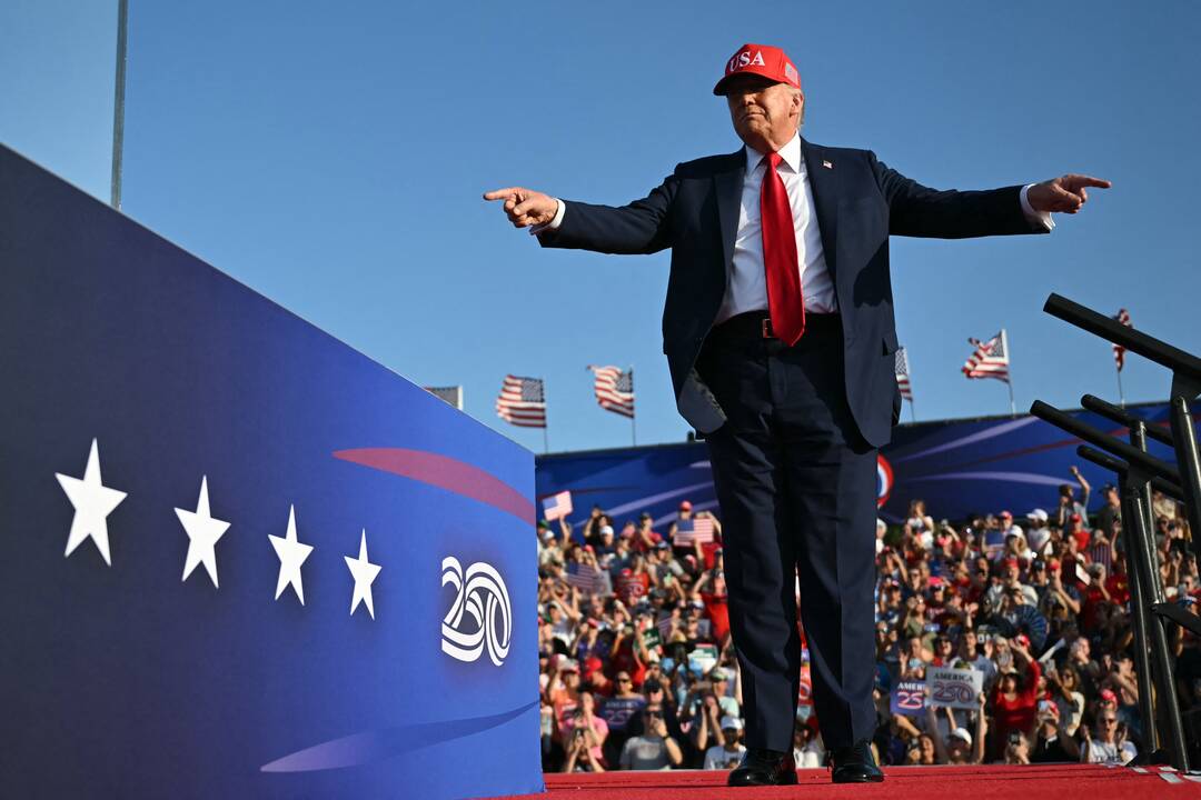 Trumpas žada surengti kovos menų turnyrą prie Baltųjų rūmų