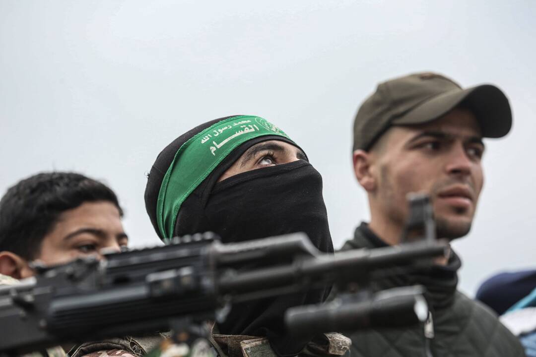 „Hamas“ sako nesutiksianti su jokiu paliaubų susitarimu, pagal kurį Gazos Ruože lieka Izraelio karių