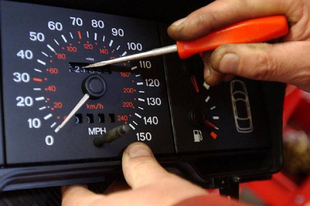 Kas laukia automobilių savininkų, kurių rida – pakeista?