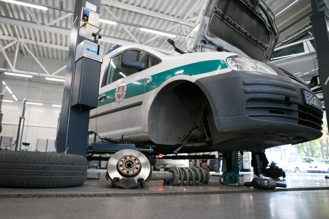 Skirtumas: nepriklausomi servisai naujam automobiliui techninės priežiūros paslaugas gali pasiūlyti apie 30 proc. pigiau.