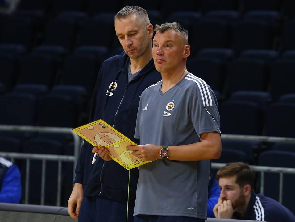 Pavyzdys: T. Masiulis beveik dešimtmetį dirbo Š. Jasikevičiaus štabe, tad pasisėmė nemažai vertingų idėjų.