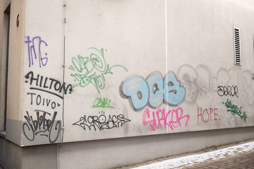 Ignoruoja: nors Klaipėdoje yra galimybė legaliai piešti grafičius, dauguma terliotojų vis dar renkasi neleistinas vietas.