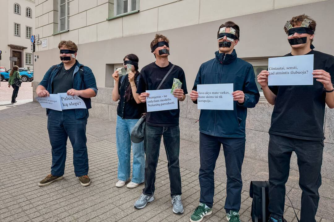 Prie Prezidentūros – netikėtas protestas