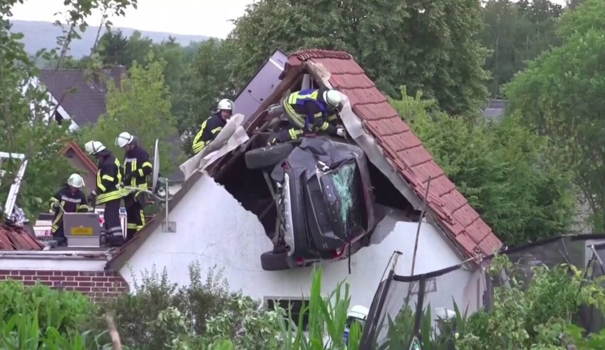 Kraupi avarija: sustabdė tik pastogė