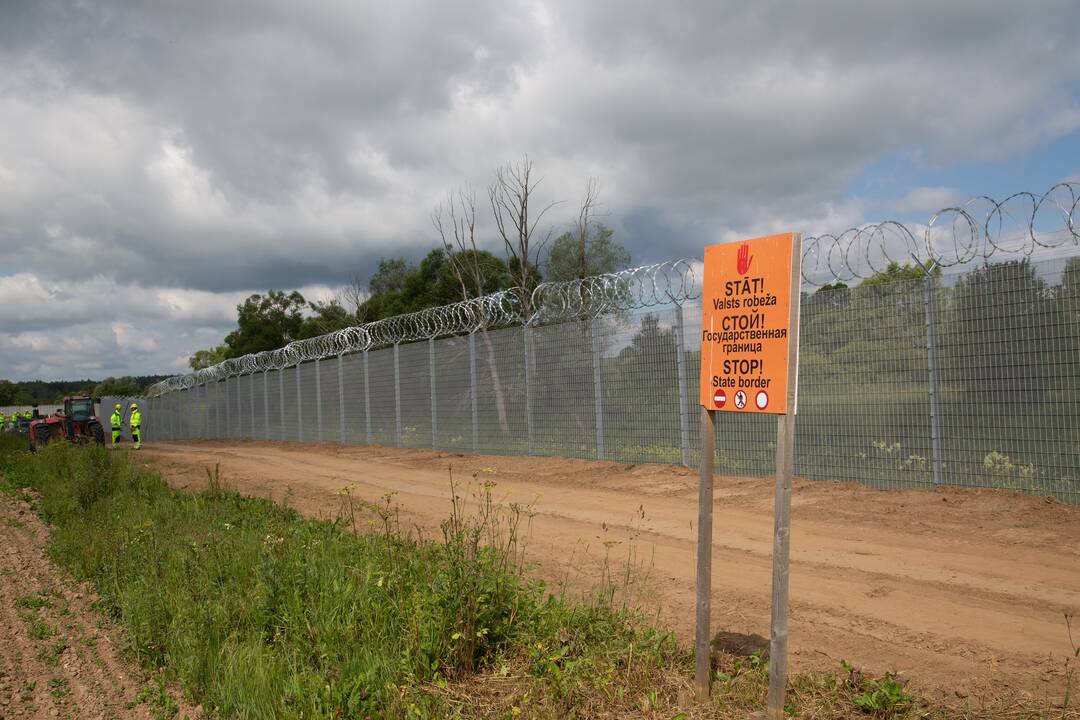 Per sieną iš Baltarusijos į Latviją veržėsi 212 neteisėtų migrantų