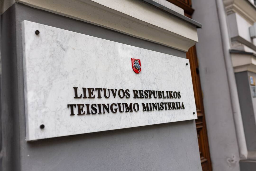 Teisingumo ministerija paviešinti vertinimus dėl Kalėjimų tarnybos vadovybės žada baigus tyrimus