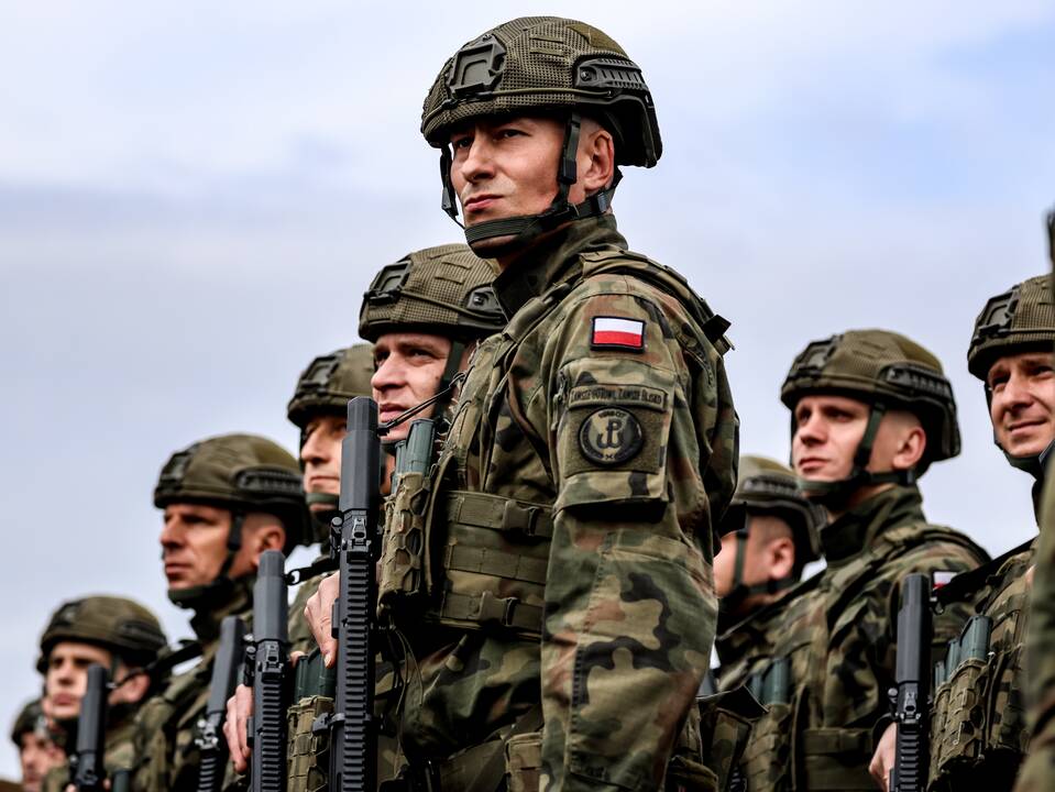 Sikorskis: Lenkija turi sparčiau ginkluotis