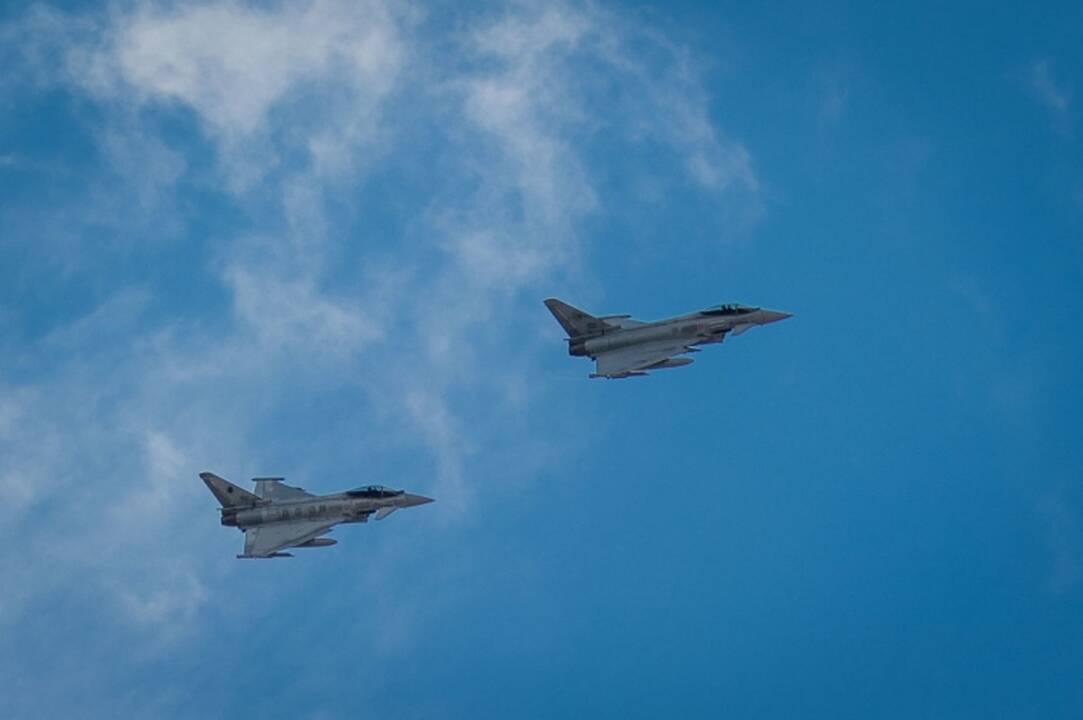 NATO naikintuvai keturis kartus kilo atpažinti ir palydėti Rusijos orlaivių