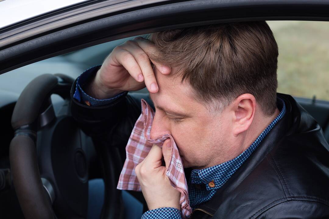 Į stotelę įsirėžusiam automobiliui pražudžius merginą – svarbus prašymas iš sergančiųjų epilepsija