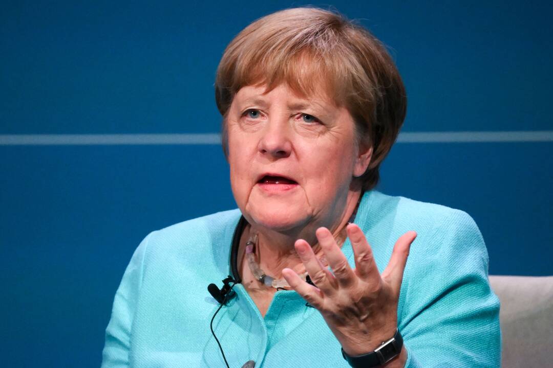 Merkel: Trumpui trūks – plyš reikia dėmesio