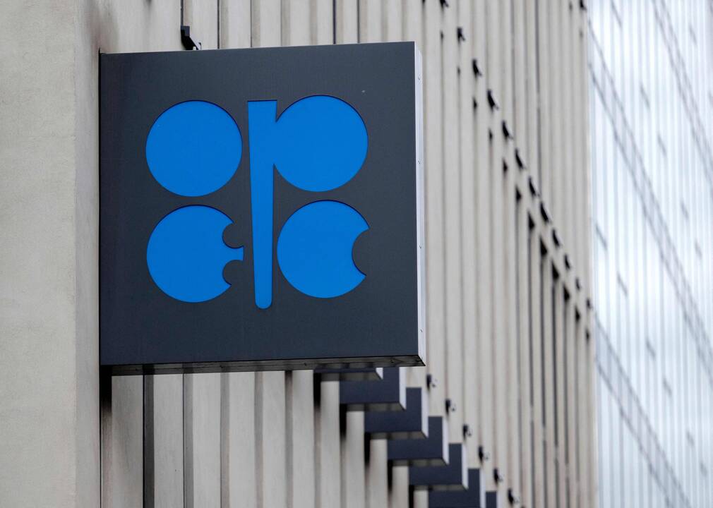 OPEC+ narės sutarė spartinti naftos gavybą
