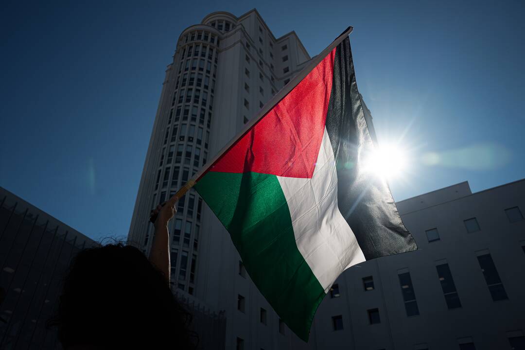 Prancūzija ir dar keturiolika kitų Vakarų šalių ragina pasaulį pripažinti palestiniečių valstybę