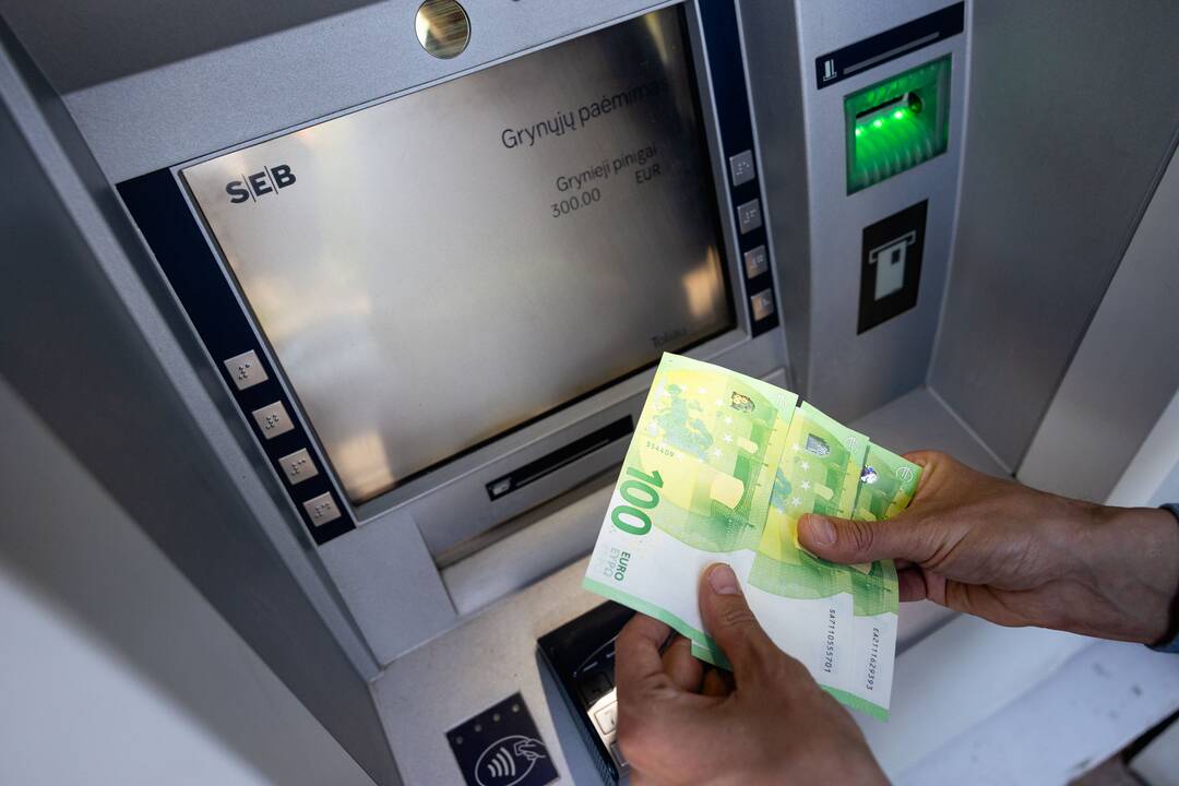 „Pirmąkart girdžiu“: dar ne visi žino, kad bankams galima mokėti mažiau