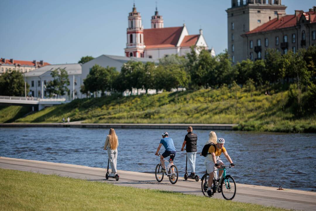 Sinoptikai: savaitgalį vėl sugrįš vasariška šiluma