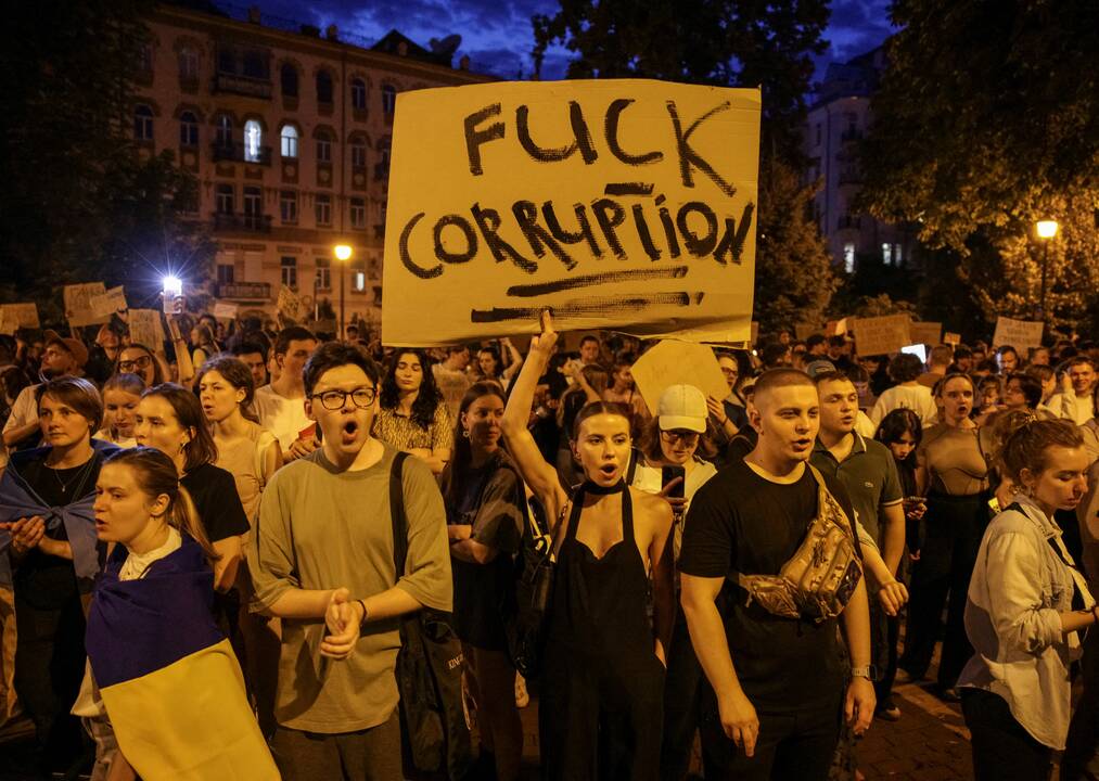 Ukrainai priėmus įstatymą dėl antikorupcinių agentūrų, šalyje kilo reti protestai